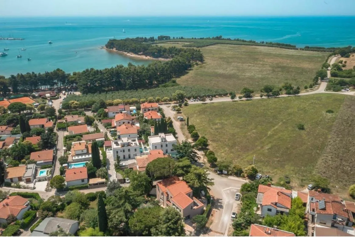 Valdora Luxury Villa With Pool