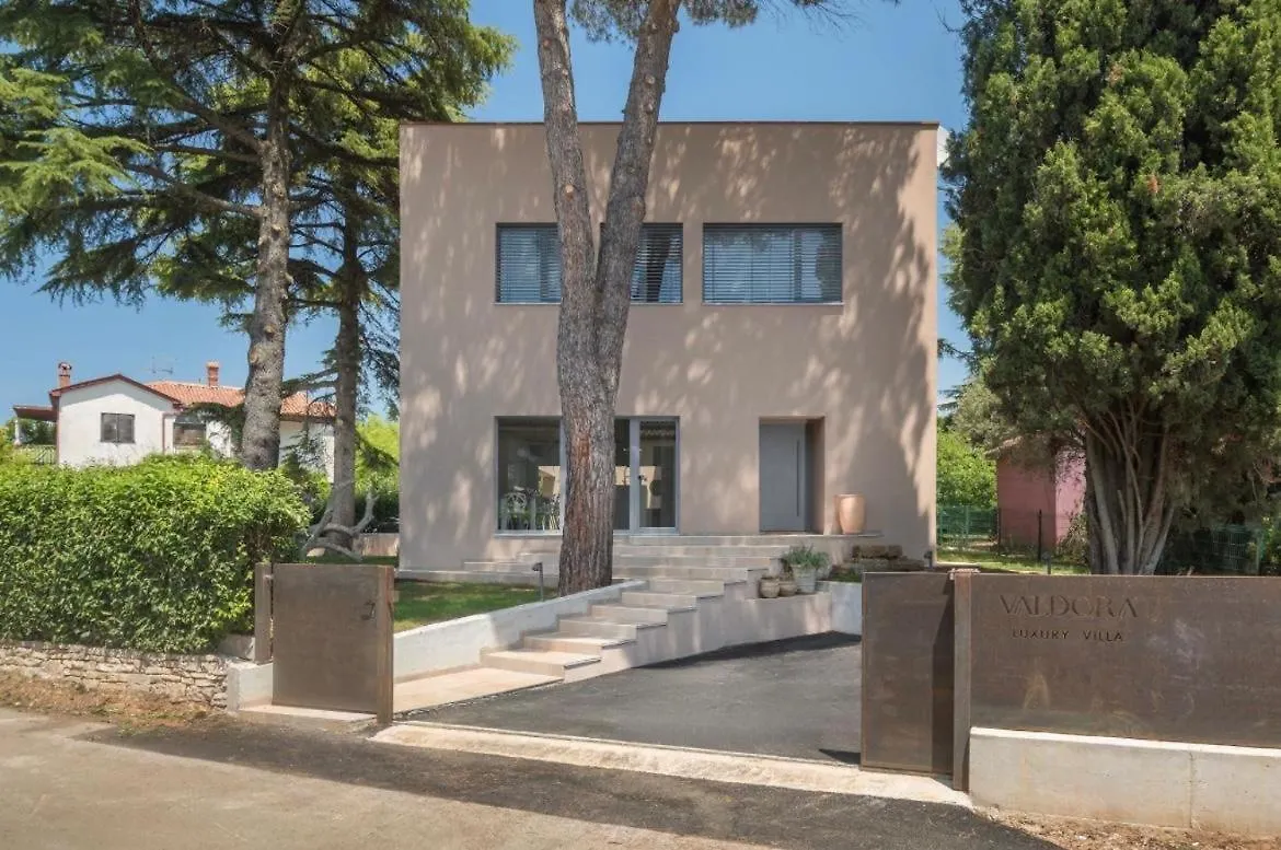 Valdora Luxury Villa With Pool Новиград 0*,